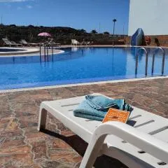 Hübsche Ferienwohnung mit 2 Schlafzimmern, Pool und WLAN, Strandnähe