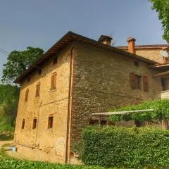 Farmhouse with stables, horses and the ability to make horseback riding