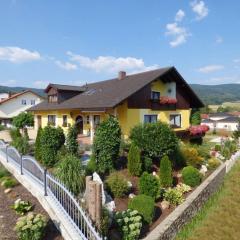 Scenic Apartment with Balcony Garden Deckchairs Barbecue