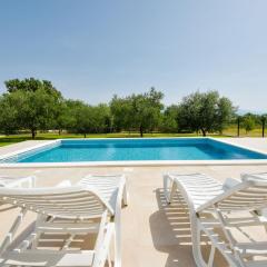 Holiday Home Elena by Interhome