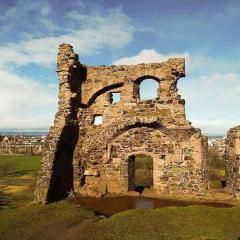 2 Bedrooms Flat Central Edinburgh, Sleeps 6, in the shadow of Holyrood Park and Arthur's Seat with free parking, two bed rooms