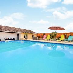 Nice Home In Vitry-en-charollais With Outdoor Swimming Pool, Wifi And Heated Swimming Pool