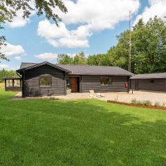 Lovely Home In Randbl With Kitchen