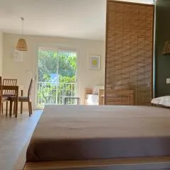 "LE MARINA" Maison & Appartements proche de la mer avec piscine