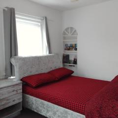SOUTH COAST Kingsize DOUBLE ROOM FREE PARKING NEARBY THE BEACH