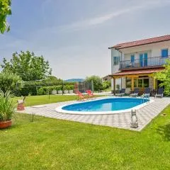Three-Bedroom Holiday Home In Glavina Donja