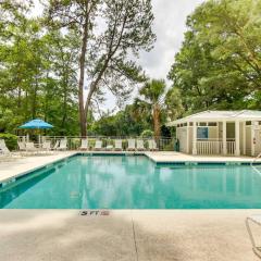 Less Than 1 Mi to Beach Condo with Wet Bar in Hilton Head