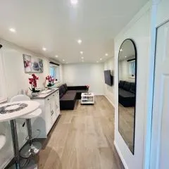 Fint gjesterom med bad og kjøkken til leie nær EB stranda med