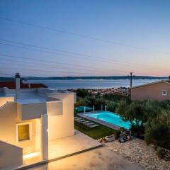 Villa Dalmatina Hill House - private pool, sea and hill view, rooftop terrace, free parking