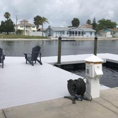 Waterfront Hernando beach house on deep water canal w/dock, fishing, kayak