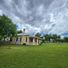 Karoo Leeu Self Catering