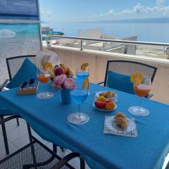 Apartment Summer Vibes Split