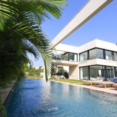 Breathtaking Villa w Pool & Sauna Near the Beach by Sea N' Rent