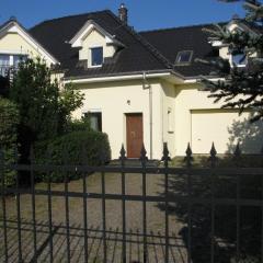 Spacious Family House/ 5 bedrooms/ 12km to Opole