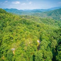 Pooh Bear, Hot Tub, WIFI, 560 FREE tickets each paid day!!!