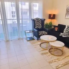 2 Bedroom Holiday Home Apartment with Pool View Brand New