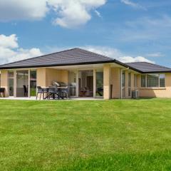 Modern Townhouse metres from Cycleway in Te Aroha