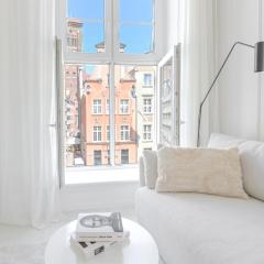 Old Town Pure White by Downtown Apartments