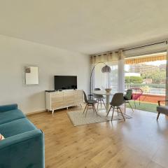 Bright studio just outside Cannes