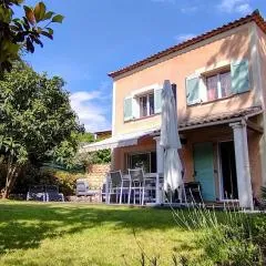 Villa dans un puits de verdure avec piscine résidentielle