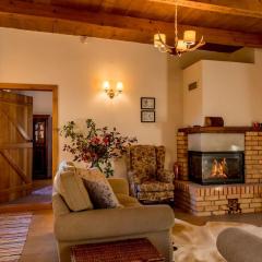 Jotaferien Transylvanian Cottage with Fireplace