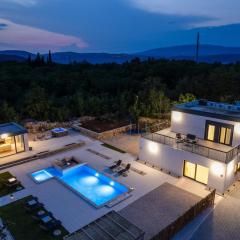 NEW Villa Begovina with a private pool, Hot-Tub, 4 bedrooms