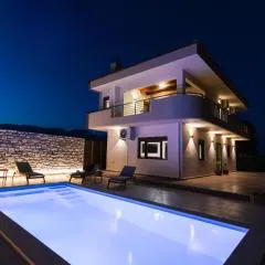SandShine Luxury Villa