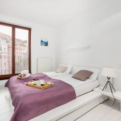 Modern Minimalism Apartment near Poznań Old Market by Renters