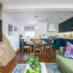 Interior Designed Stylish Flat in Fulham - 5 Min Walk to River Thames - Pass The Keys