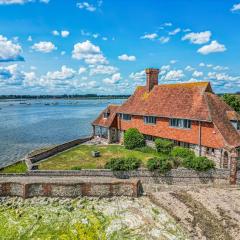 Pass the Keys Historic Waterfront Home in Bosham