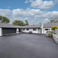 Five Acres - Bwnthyn Ar Y Tir