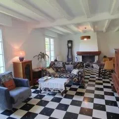 Maison au calme avec jardin près du Château, forêt et plage