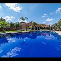 Villa with heated pool set in 7000m2 of parkland - by feelluxuryholidays