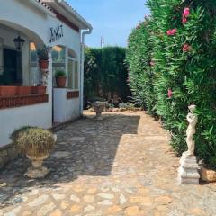 Xalet Azul, your secret garden in L'Escala