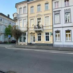 Helle schöne 2 Zimmer Wohnung im Herzen Krefelds