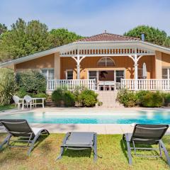 villa familiale dans cadre exceptionnel, piscine chauffée-AG19