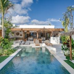 Villa Ruta II - Luxury 2BR tropical villa next to Luna BC and Nyanyi beach