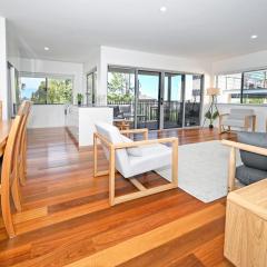 Spacious New 2 bedroom Kings Beach Townhouse ZF2