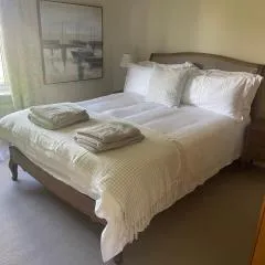 Railway Cottage - Pet friendly with parking