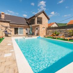 Beautiful Home In Gracac With Outdoor Swimming Pool, Wifi And Heated Swimming Pool