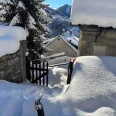 Les Astrances, logement dans une maison de village