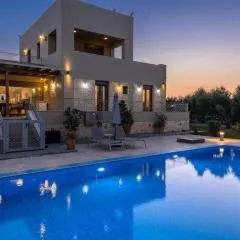 Villa Luna, 5 bedrooms, Private Pool, Hot Tub, Garden