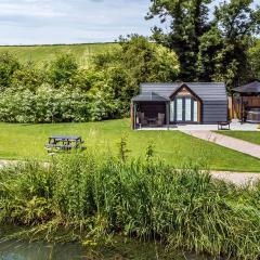 Acorn Lodge At Bridge Lake Farm & Fishery