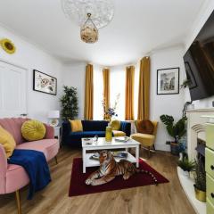 Your Chic 3BR Home Comfort and Style in London