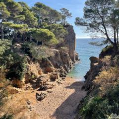 Ubicación idílica en Rosamar, a 1 min de la playa