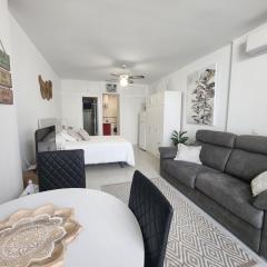 Estudio en Urbanización naturista con piscina junto al mar