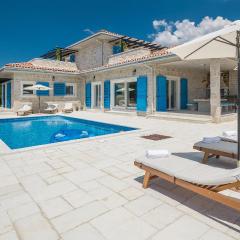 Cozy Home In Pifari With Heated Swimming Pool