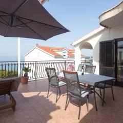 Stunning Apartment In Podstrana With 2 Bedrooms And Wifi