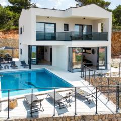Luxury villa Verbenico Hills- amazing sea view, pool with whirpool and waterfall, beach, in famous wine region - Your holiday with style