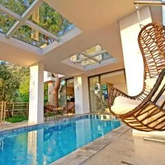 Villa With a Private Heated Pool, Jacuzzi, Overlooking Spectacular Views Of The Sea